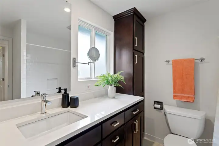 Full bathroom, main level