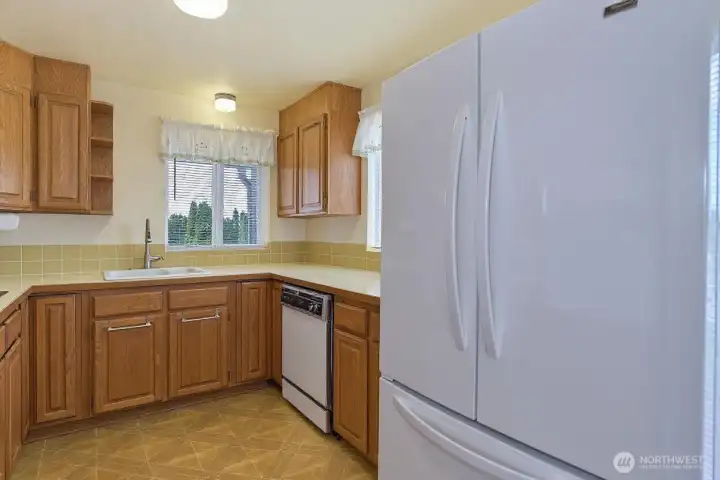 Light and Bright Chef's Kitchen with Tile Backsplash.