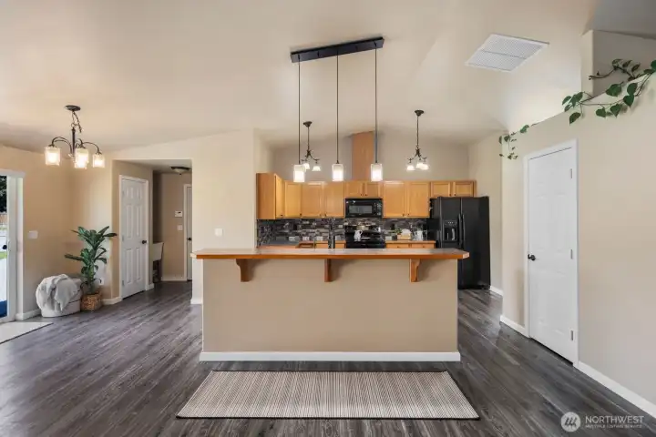 An island perfect for entertaining and  gatherings!