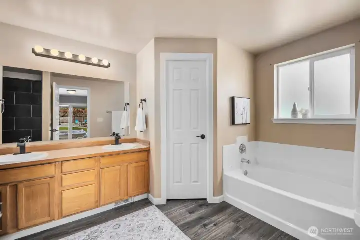 Master Suite with his/her sinks, soaking tub, and a walk in closet!