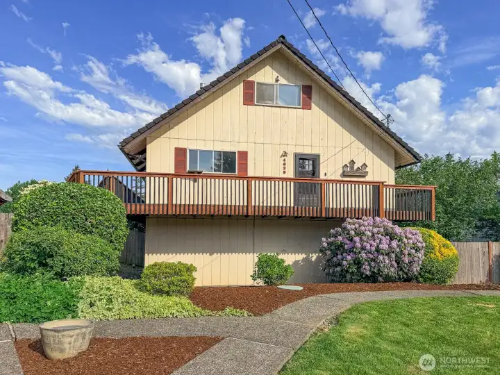 Well- cared for and landscaped yard