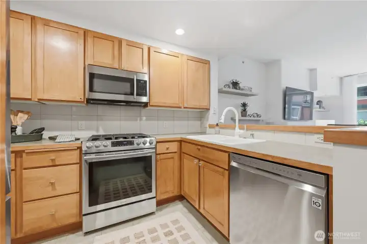 The kitchen is spacious, plenty of cabinet storage, open to the living area for ideal entertaining. The kitchen is spacious, plenty of cabinet storage, open to the living area for ideal entertaining.