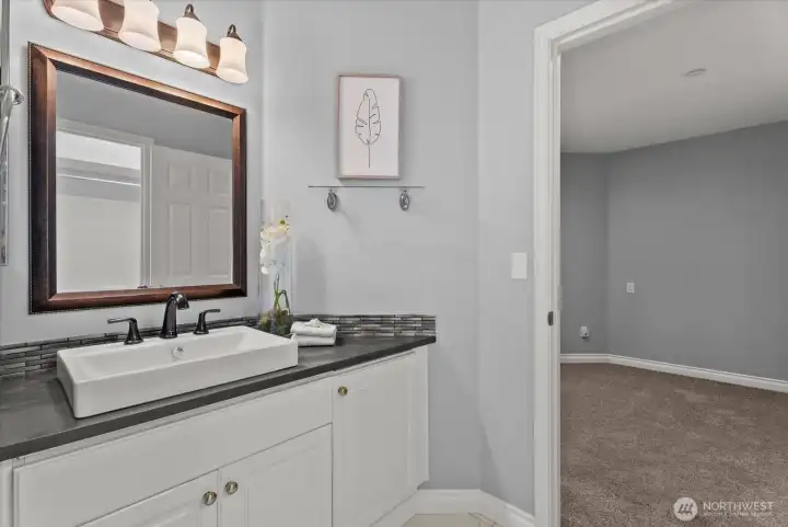 Guest Full Bathroom