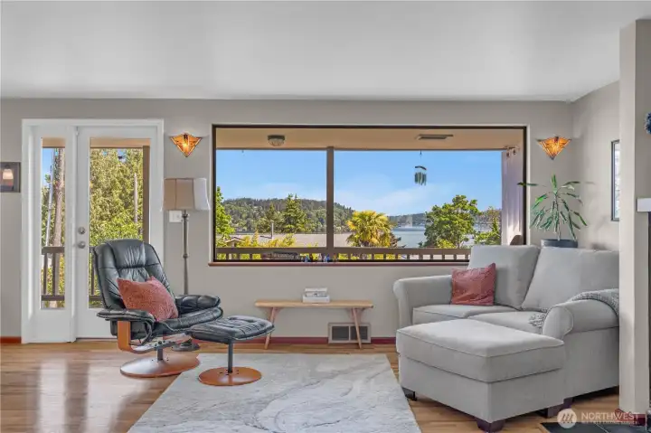 Front-row views of Lake Washington's ever-changing beauty.