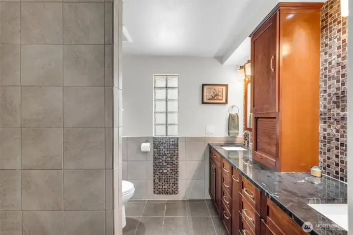 Another view of the 3/4 bath.
