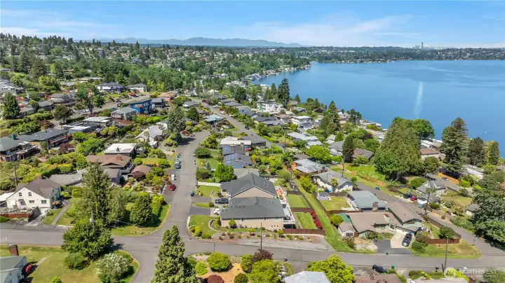 Close to Lake Washington parks, waterfront recreation, and walking trails.