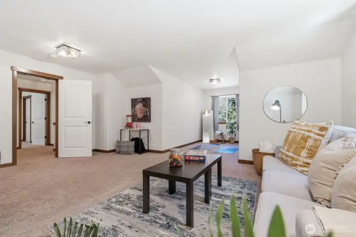 Huge, versatile bonus room on the second floor