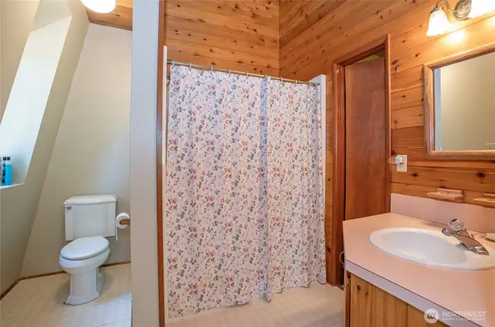 Jack and Jill full bath