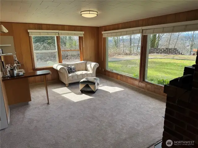 LOWER FAMILY ROOM
