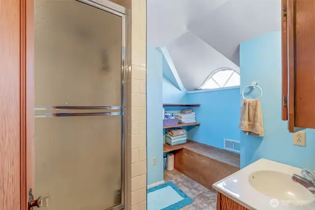 Upstairs guest bath.