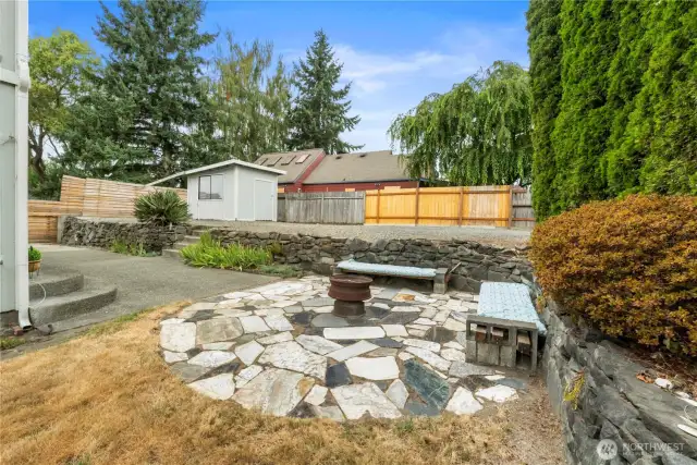Yep this is a fire pit this house has it all.