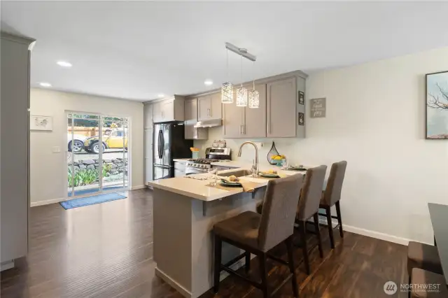 Kitchen with quartz counter top