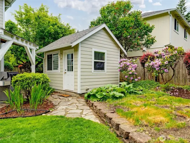 Detached private office perfect for working from home!