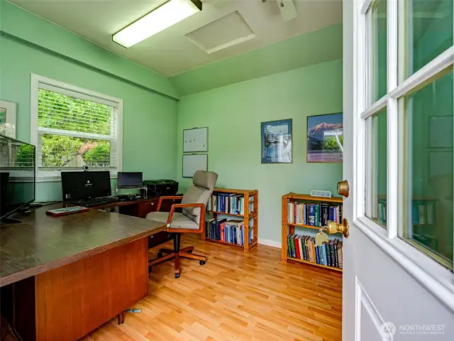 Detached private office, vaulted, and finished.  Lovely space!