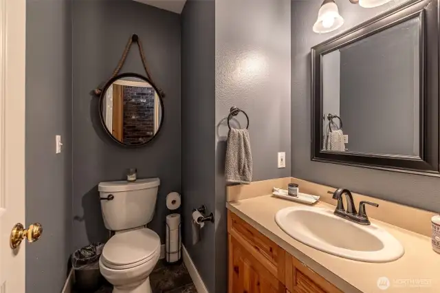 1/2 Bath off Office