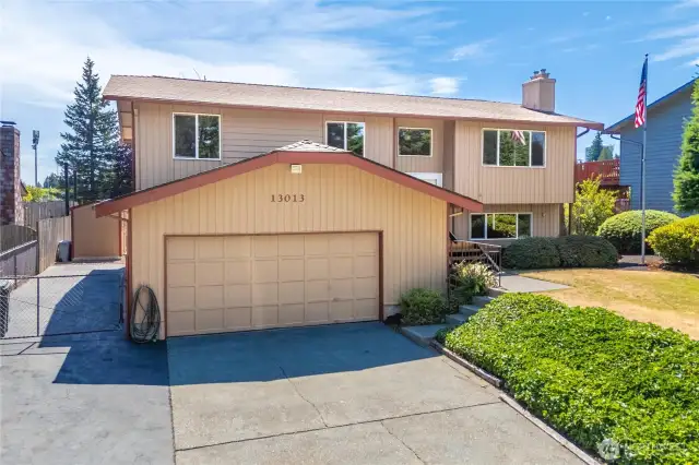 Move-In ready, 2090sf home in Kensington High.