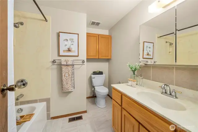Large main bathroom.