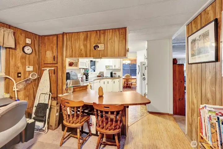 Breakfast bar for the quick meals or snacks.