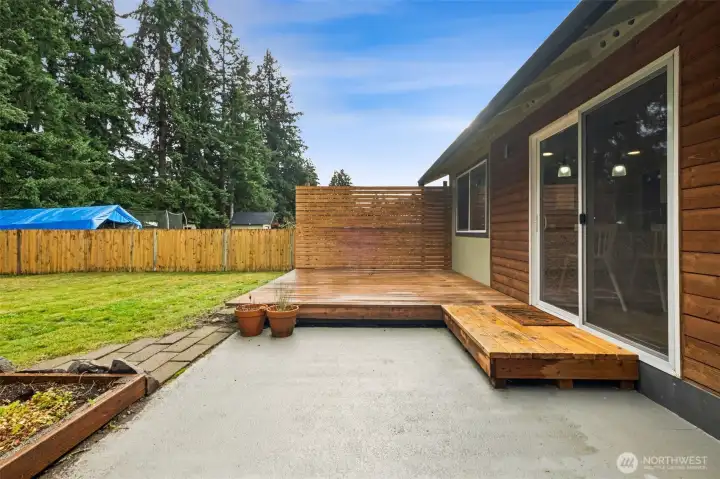 Enjoy a generous outdoor space perfect for gardening, play, or relaxing. It’s a blank canvas for your outdoor vision. The level back yard offers lots of options for gardening and play.