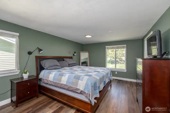 Very Large Primary bedroom