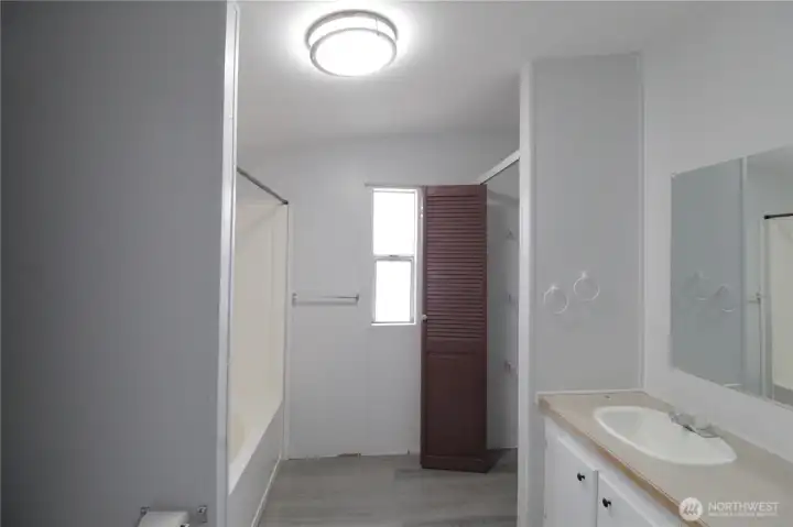 Primary bathrooom