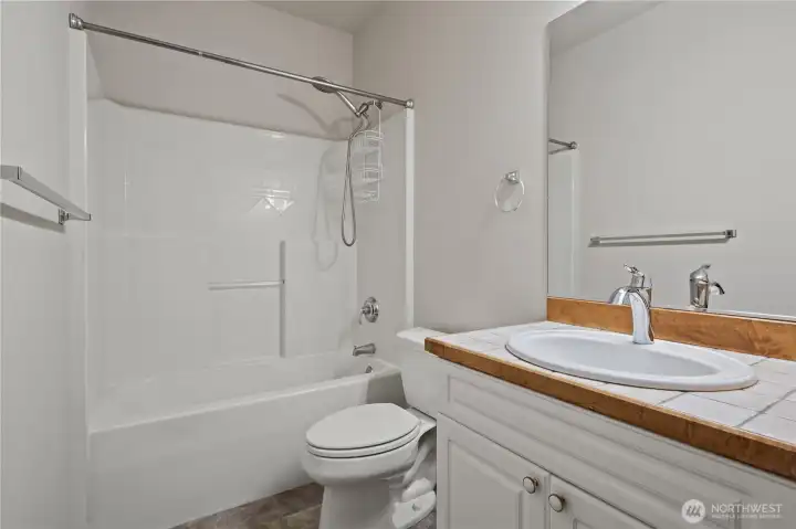 Main Bathroom Main Bathroom