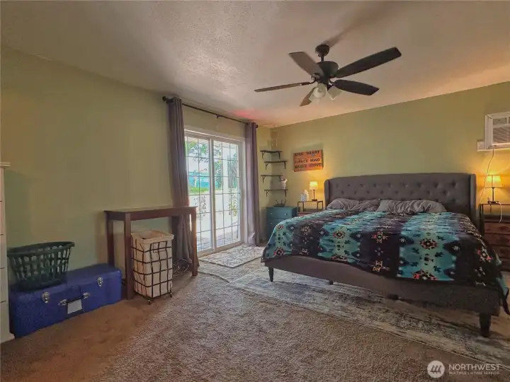 Large pimary bedroom