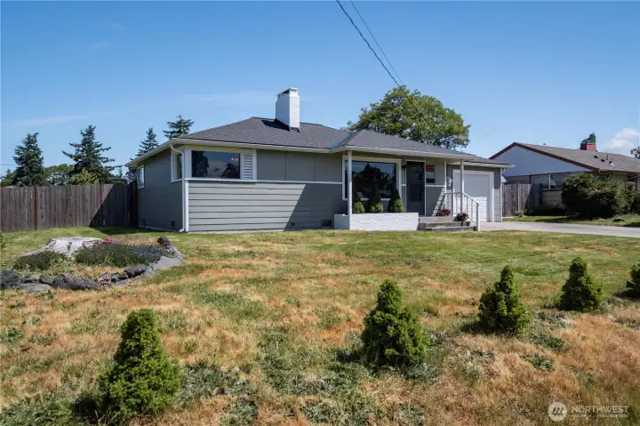 An adorable cottage style home is waiting for you! An adorable cottage style home is waiting for you!
