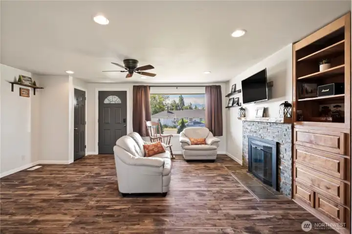 Oversized living area window floods the room with natural light and really makes those almost brand new floors shine! Oversized living area window floods the room with natural light and really makes those almost brand new floors shine!