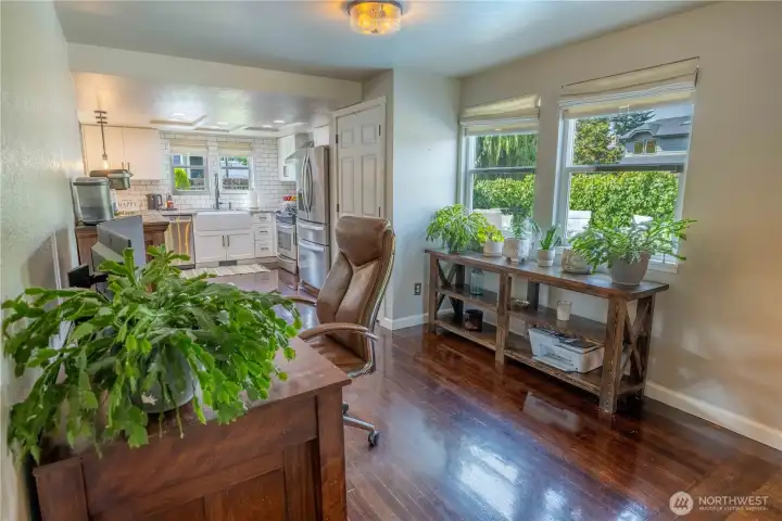 Functional layout connecting living and kitchen spaces Functional layout connecting living and kitchen spaces