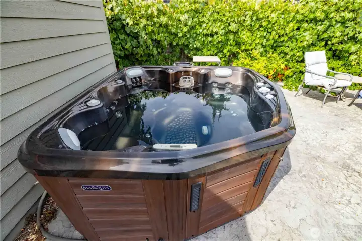 Relaxing hot tub retreat Relaxing hot tub retreat