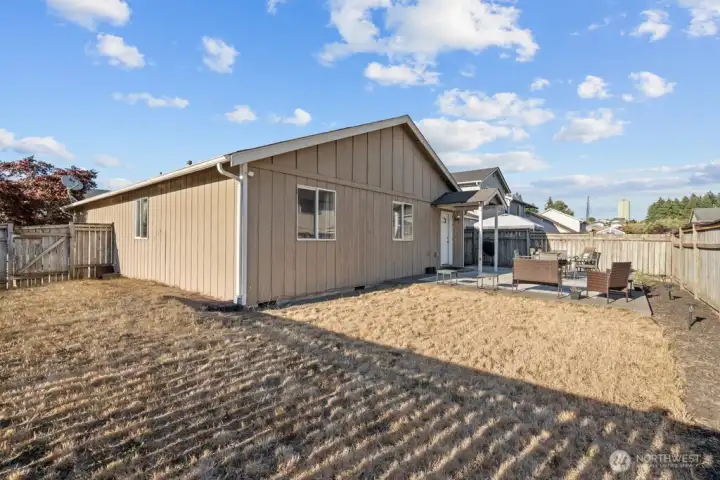 Spacious yard, perfect for entertainment or pets