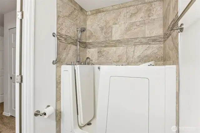 Jetted Tub in Master