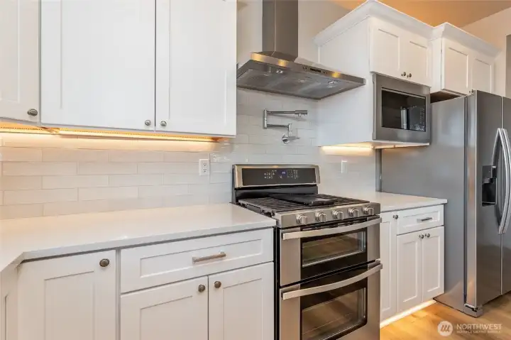 Stainless appliances with double oven, like home