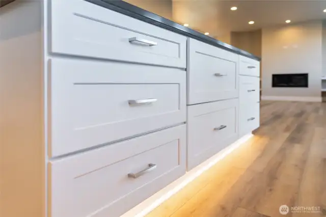 Under cabinet lighting and drawers in island of like home