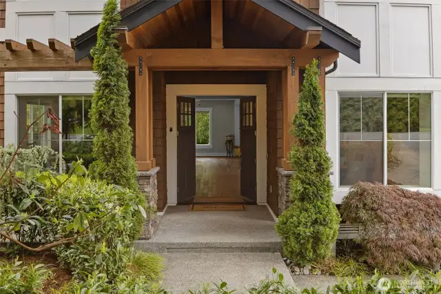 Move Right In to this welcoming and spacious home!