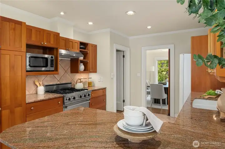 A good look at the stove and the surrounding cabinets.
