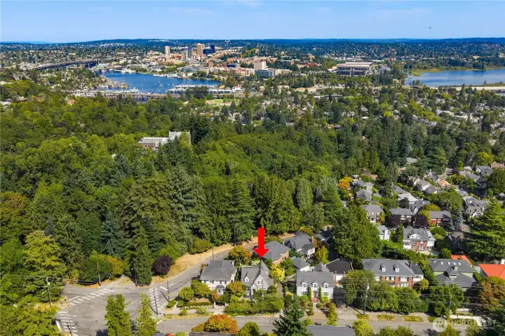 How does this home relate to the surrounding community...Simply minutes away from freeway access to both I-5 and 520 access to the eastside.  Ditto for quick access to the UW or a Husky football game.  The location is a 10 out of 10!