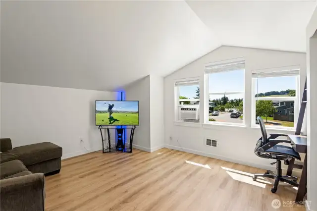 4th Bedroom/loft