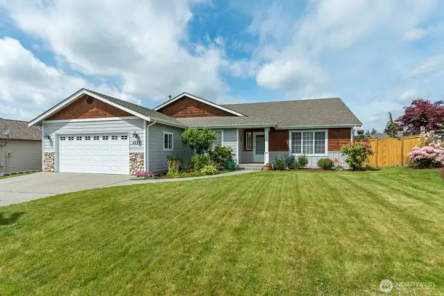 Welcome home to this beautifully maintained 1 owner home in Candle Ridge. Fully fenced back yard on nearly quarter of an acre. level yard and mature landscaping.