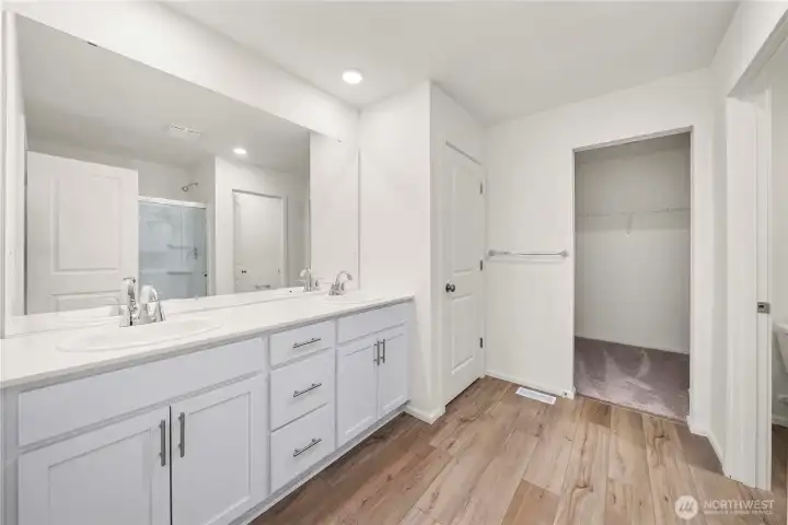 Disclaimer Secondary photos of same floor plan on different lot in different community: Photos are from another Viola, finishes, upgrades, and features may vary.