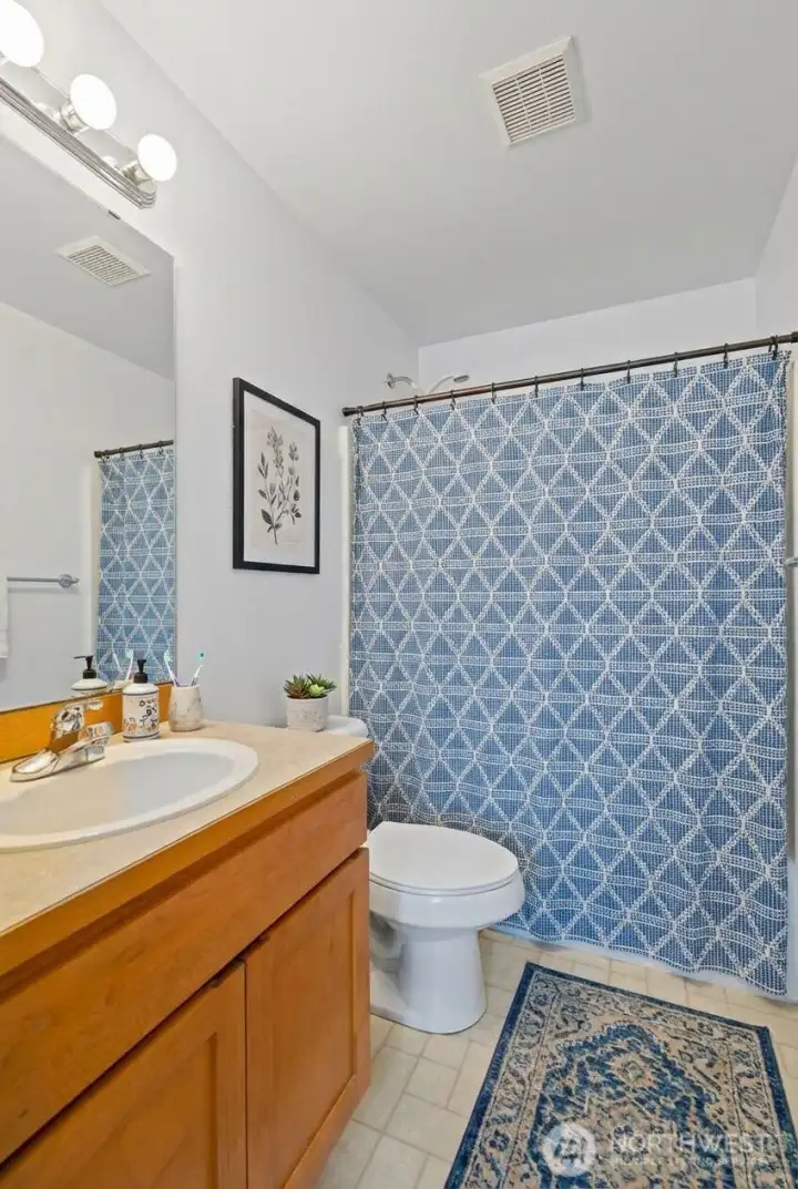 Upstairs full bathroom. (photo virtually staged)