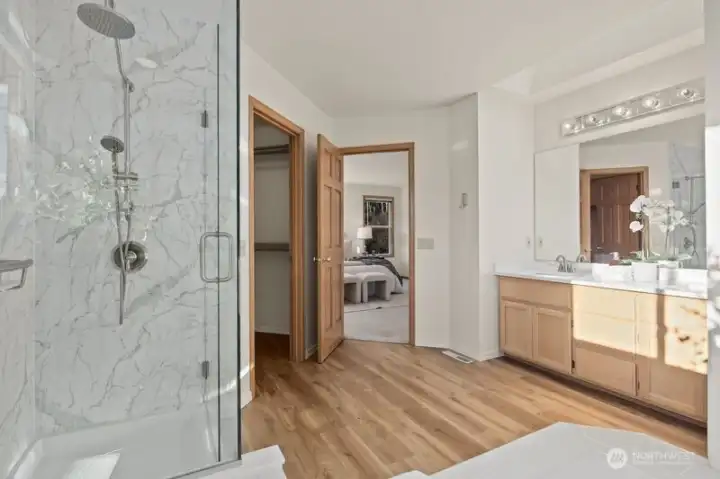 Prmary 5-Piece En Suite