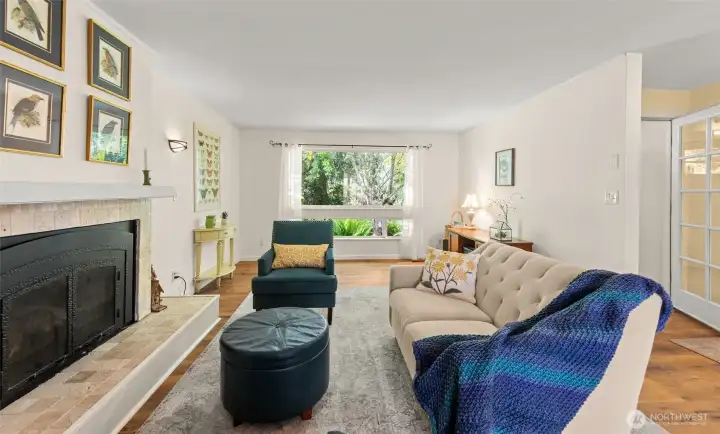 Entry enters into formal living room