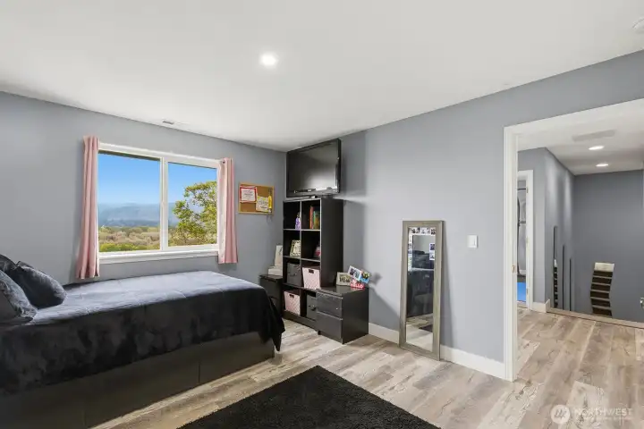 upper Bedroom 2