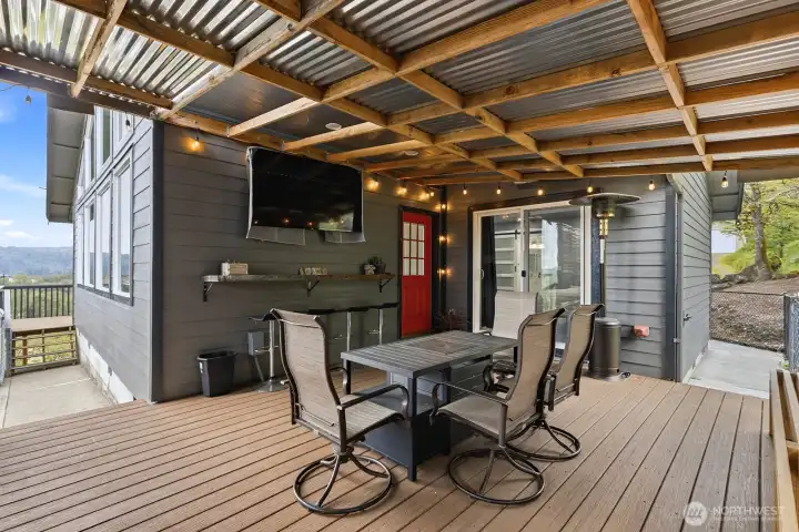 Outdoor covered deck