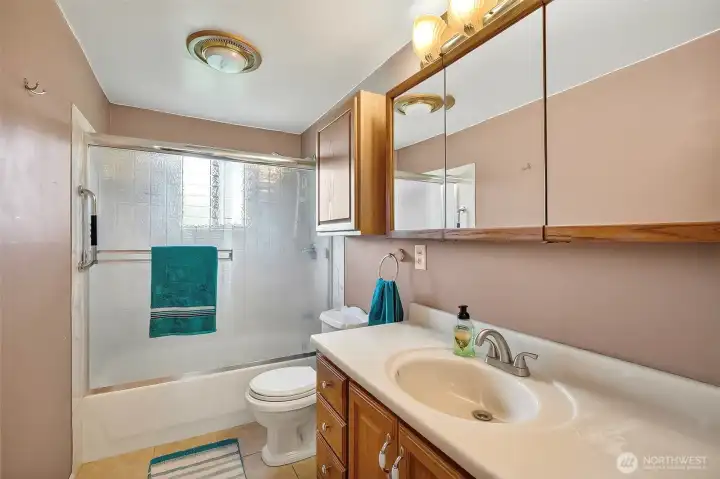 Main level full bathroom