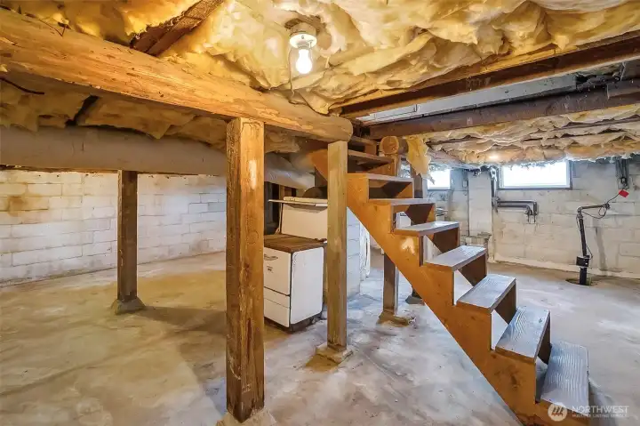 Unfinished 650sqft basement