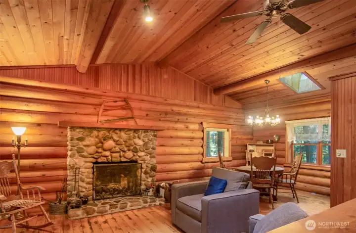 A Lovely living and dining area with a cozy wood fireplace!
