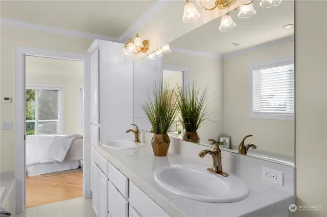 Gorgeous 5pc Primary bath